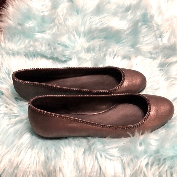 Like New Talbot silver metallic flat ballet 9.5 - Picture 3 of 7